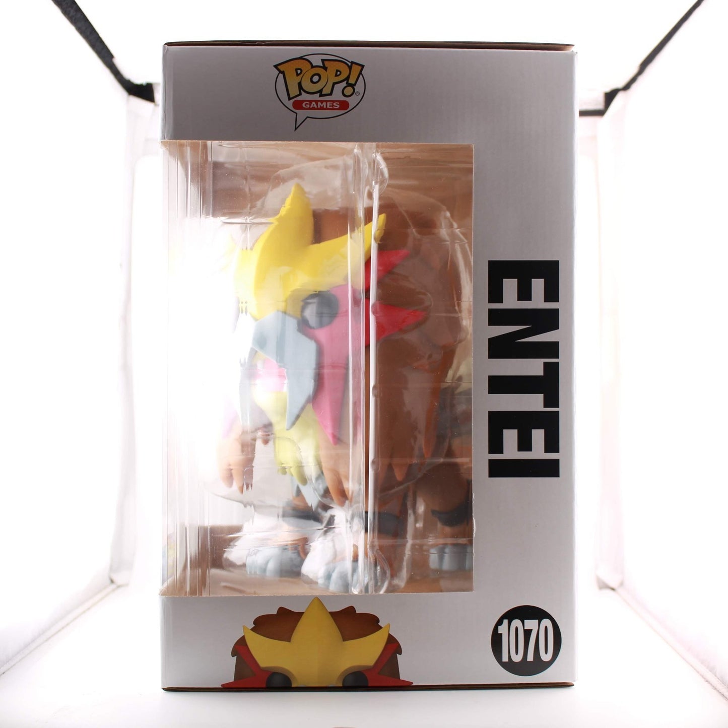Funko - Pop! Pokemon: Entei  SDCC  Limited Edition With Protector